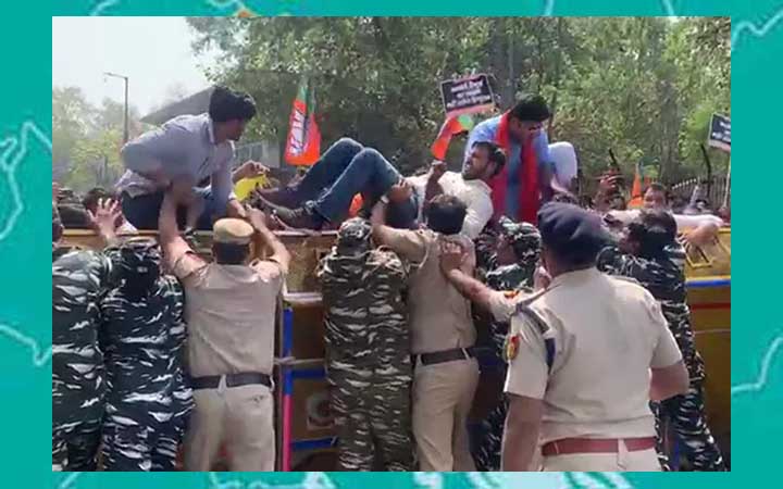 কেজরিওয়ালের বাসবভনে ‘হামলা’